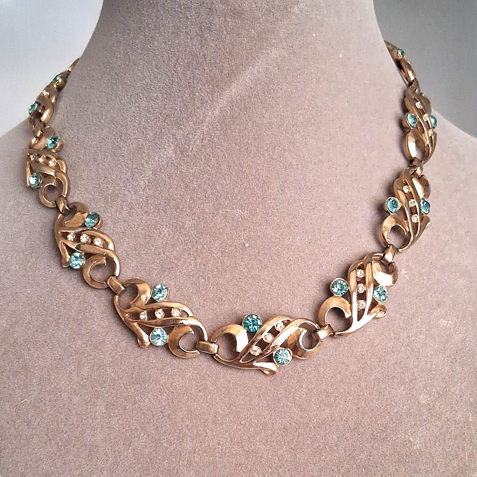 Vintage Aquamarine & Clear Rhinestones Gold Tone Necklace 15″ Unbranded