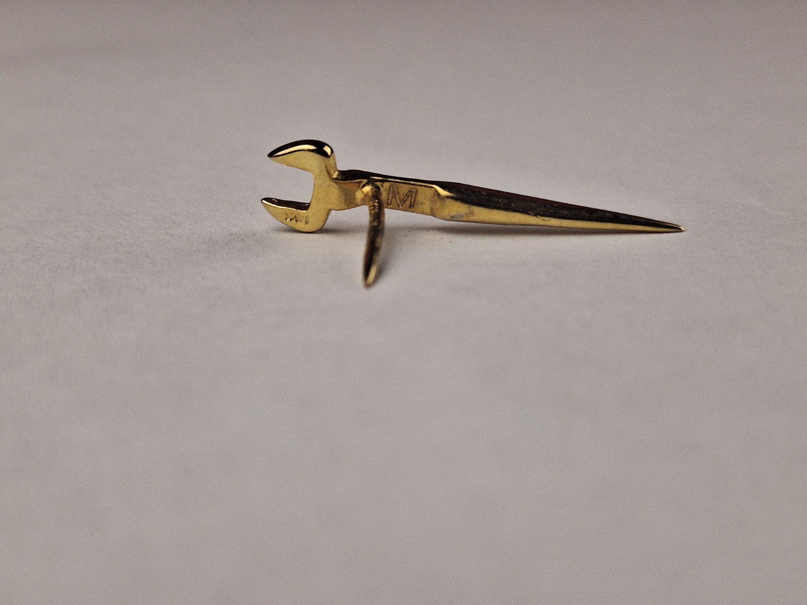 14K Solid Yellow Gold Iron Workers 3/4″ Wrench Tie Lapel Pin 1.59 grams