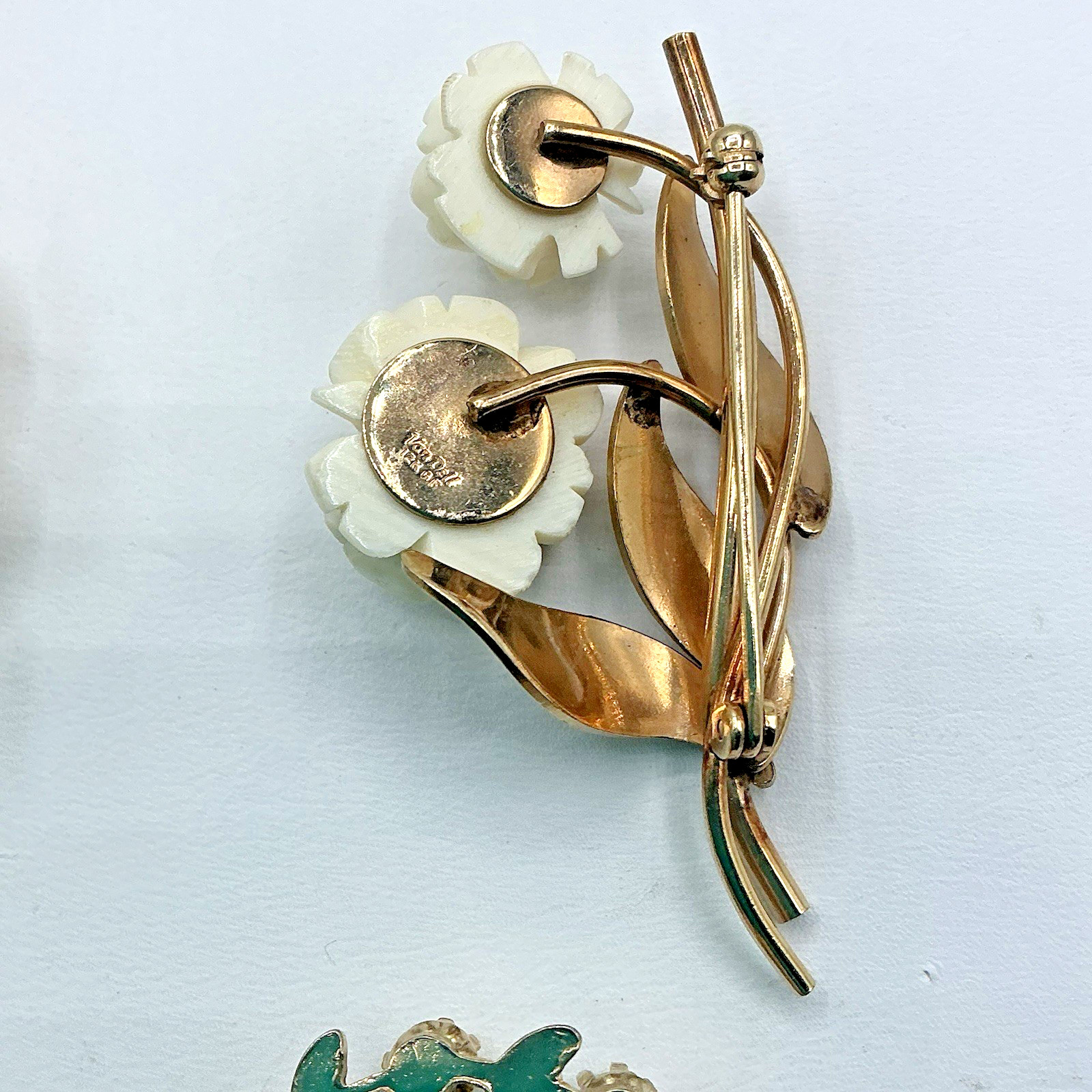 Lot of 6 Gold Tone Faux Pearl MOP Brooch Pins VanDell And Unbranded Apple Flower