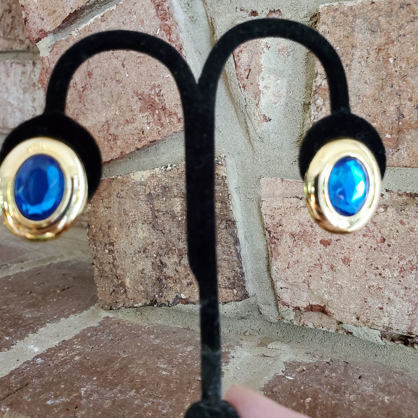 Clip On Earrings Faceted Blue Stone Designer VTG Gold Tone Lightweight with Pads