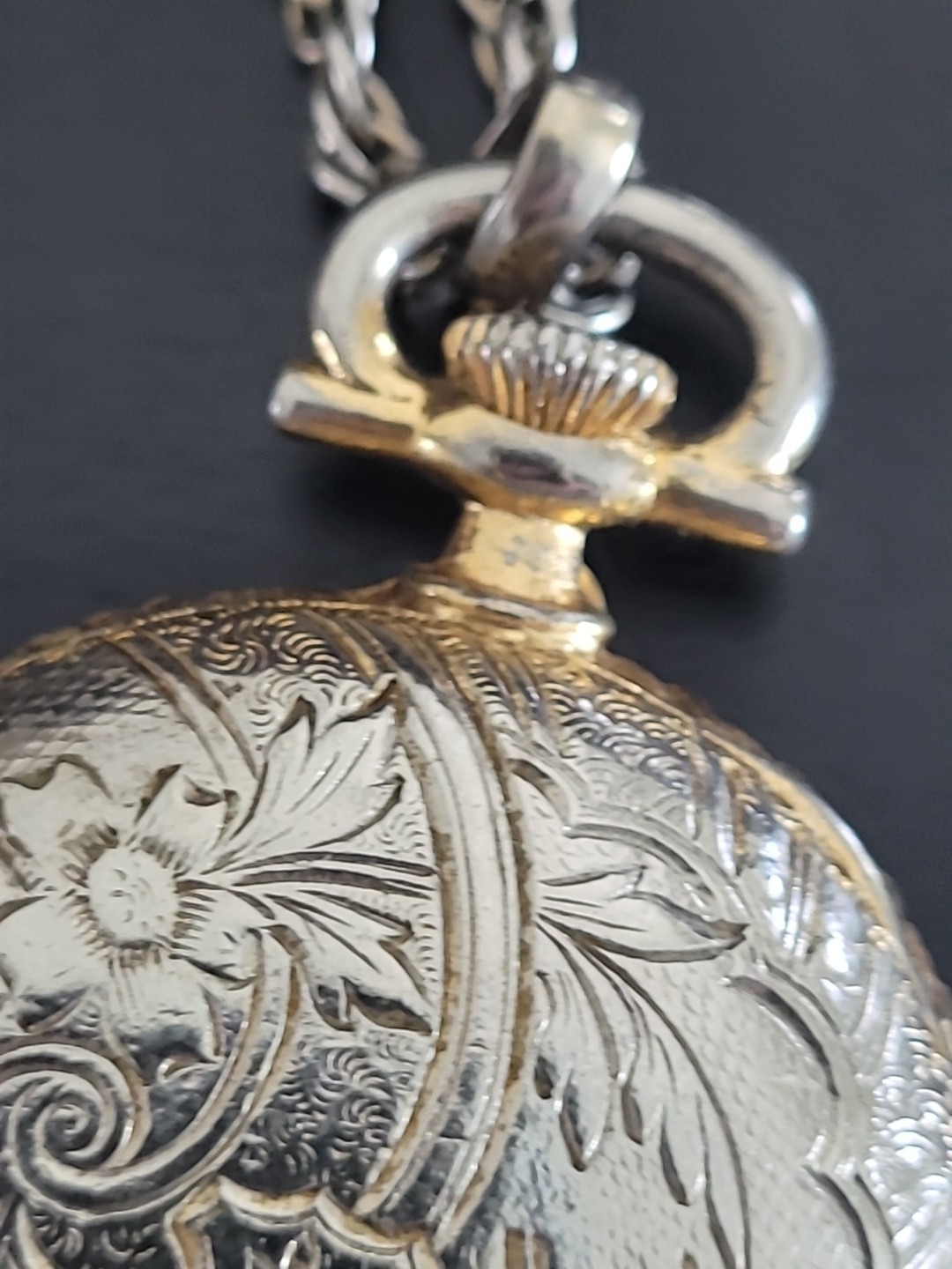 Vintage Napier © Gold Plate Photo Locket Pendant with Chain – Ornate