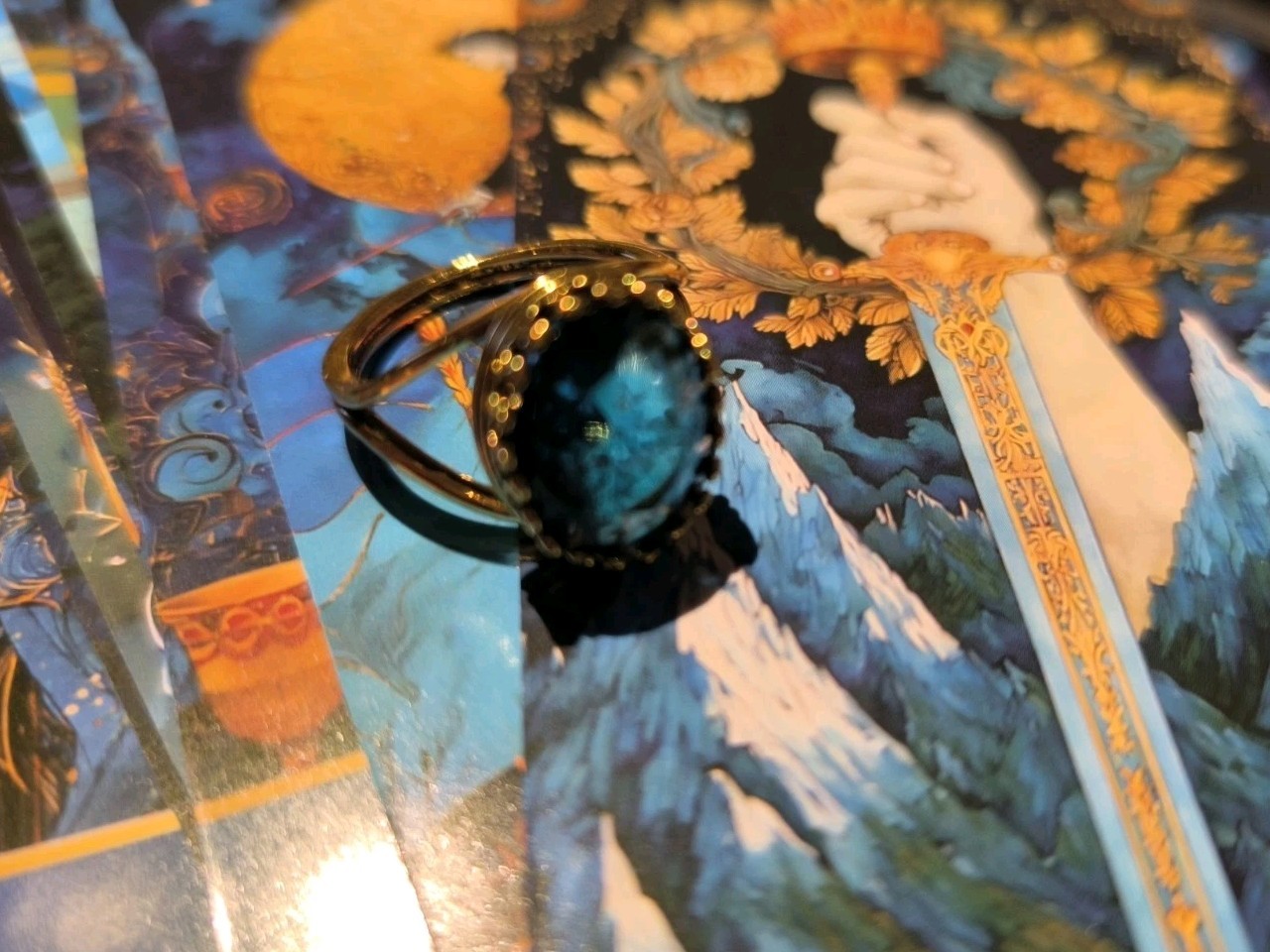 Lovely ring with blue cabochon