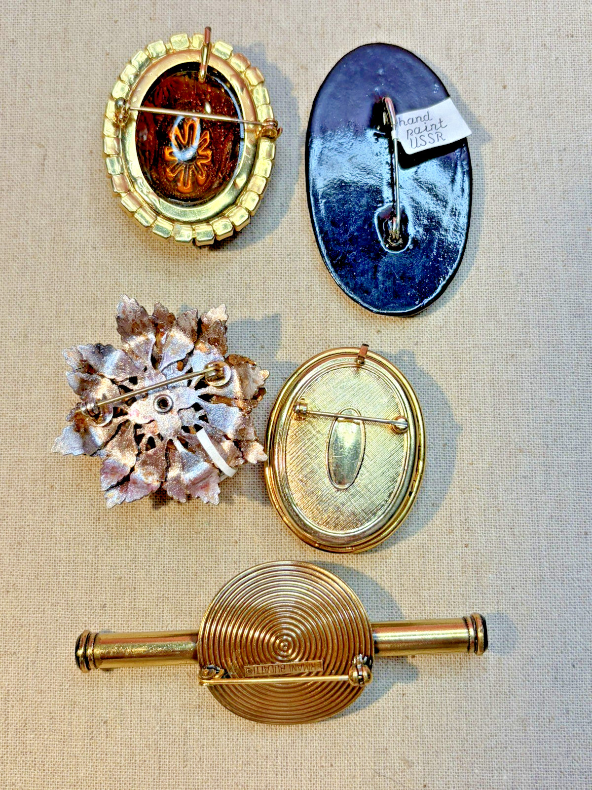 Beautiful: 5 Unusual Vintage Brooches Gold and Silver tone