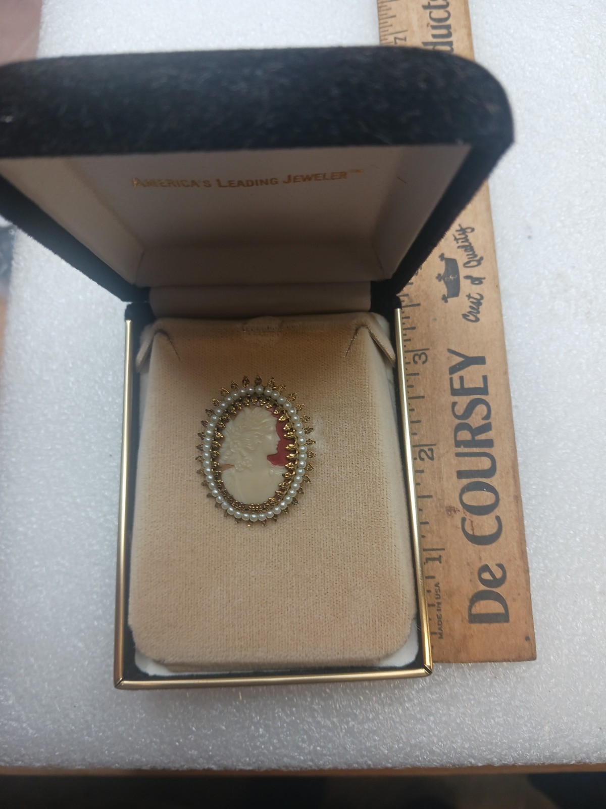 Vintage Cameo Brooch Old Antique Ladies Jewelry Pendant In Box