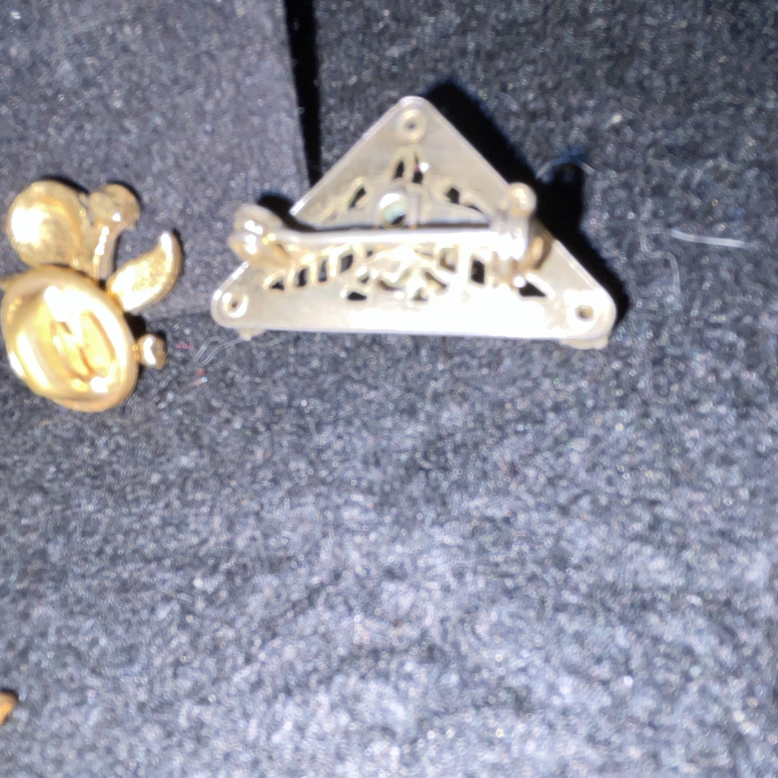 Vintage Gold Tone Mixed Jewelry Lot 4 Pcs Heart Locket Pendant Necklace Brooches
