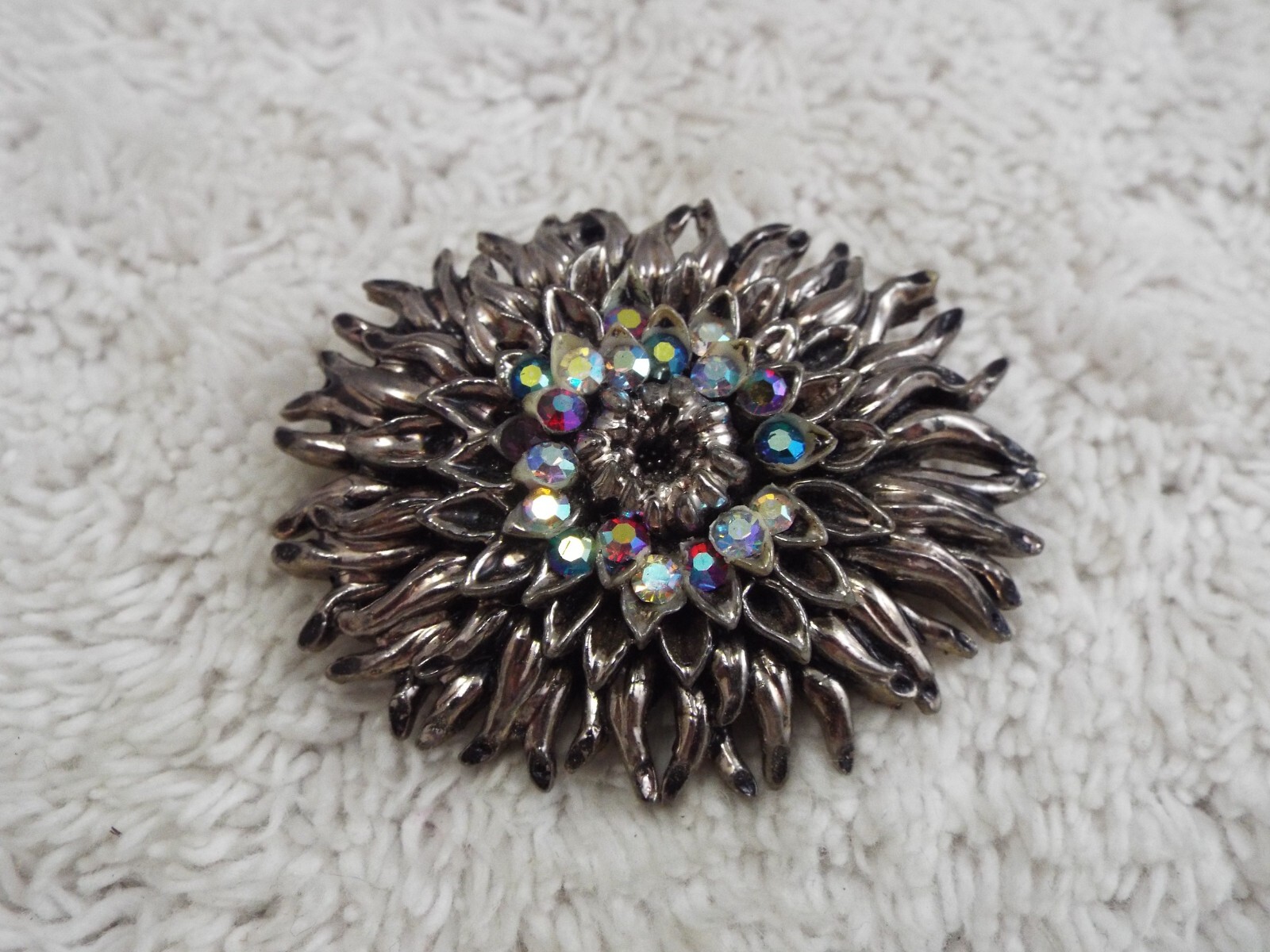 Rhinestone Flower Pin (C37)