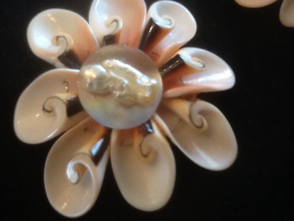 Pre-Owned Shell & MOP FLOWER PIN / Matching Earrings