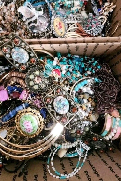1 Pound Jewelry Costume Vintage Mix LBS necklaces bracelets pins rings etc lbs