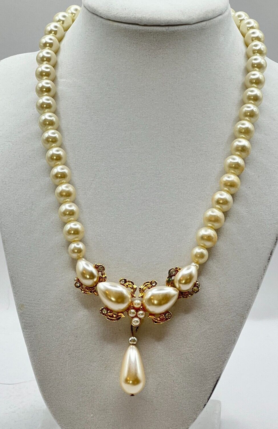 Vintage 1950s Faux Pearls with hanging Teardrop and Rhinestones Necklace J1061