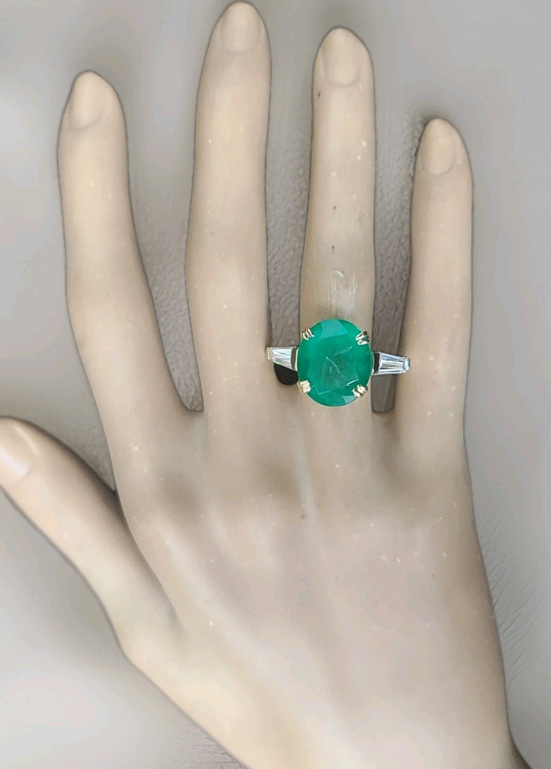 Vintage 14k Yellow Gold Engagement Ring 9.42CT.Natural Green Emerald Oval Shape