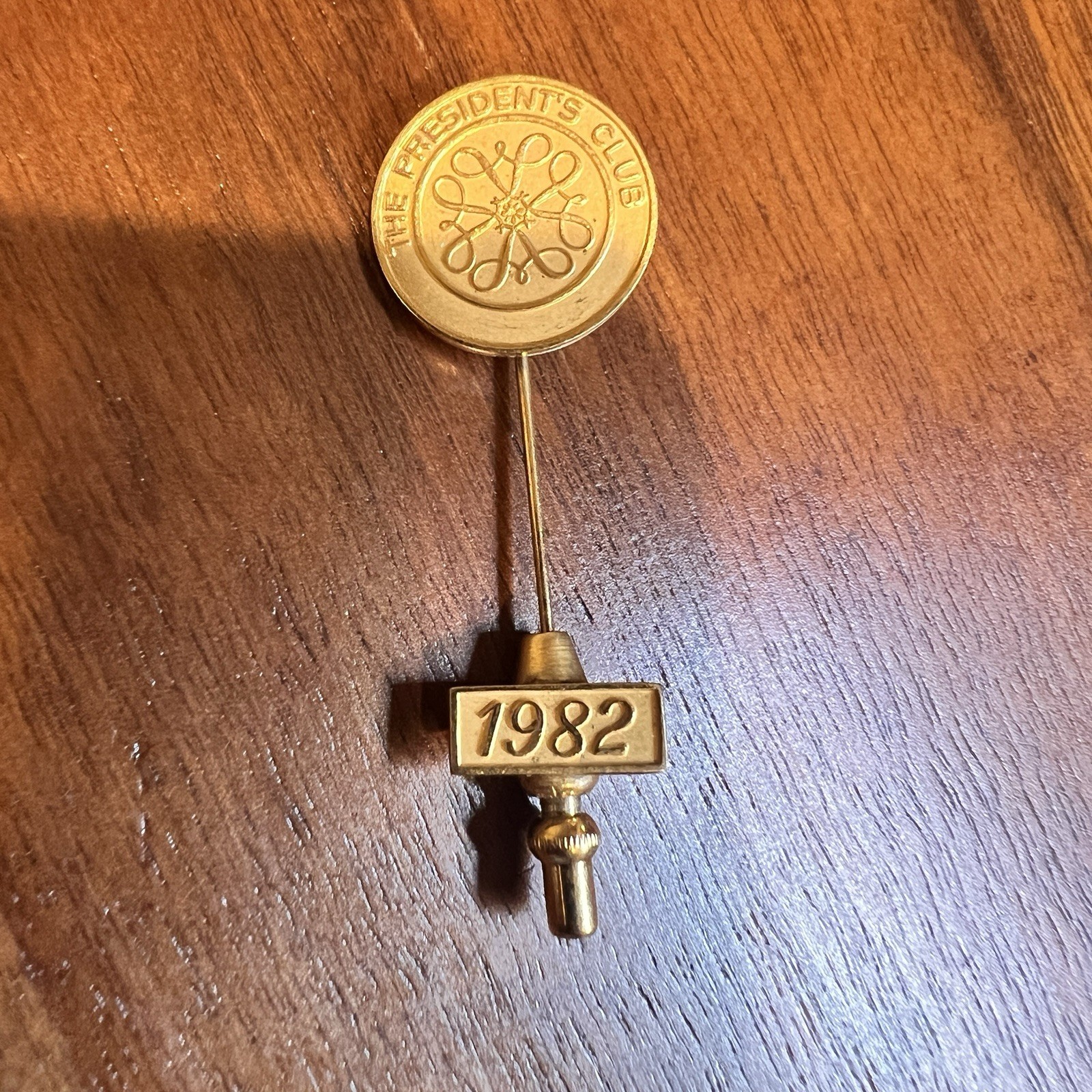 Vintage Avon Pin – Presidents Club Gold Top Seller Brooch Pin 1982