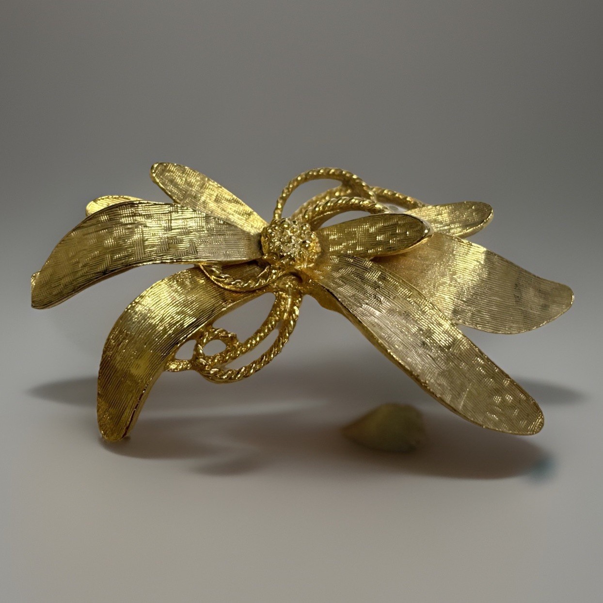 Vintage Signed ART Textured Gold Tone Flower Spray Brooch Pin (#P-19)
