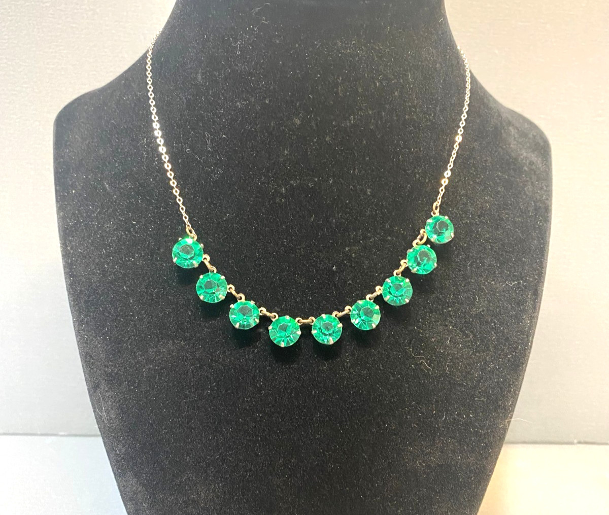 Czech emerald rhinestone choker set in silver
