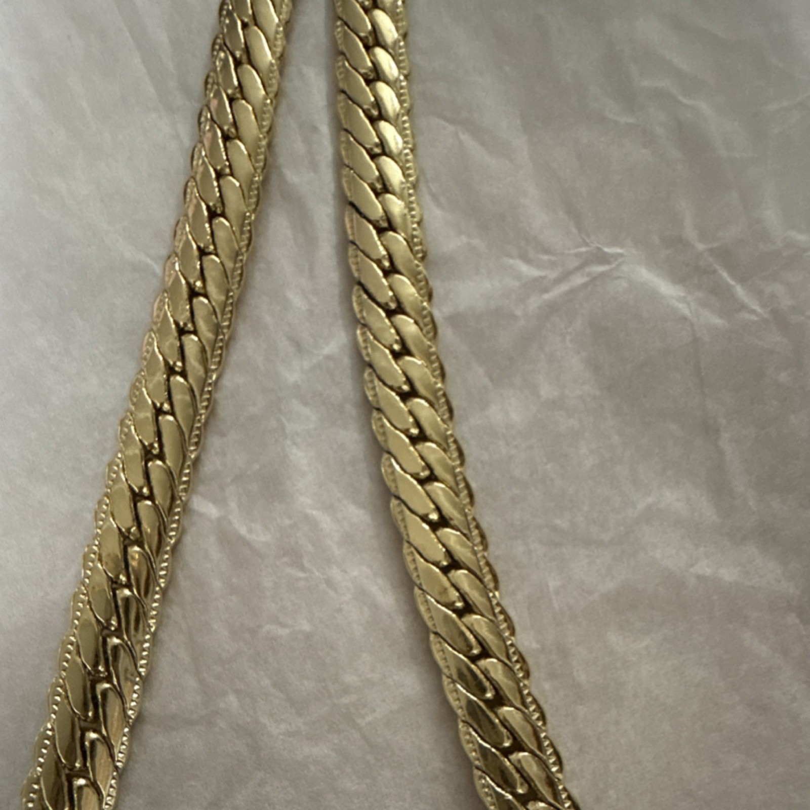 Gold Tone Fashion Jewelry Set Necklace and Bracelet for Unisex Adults