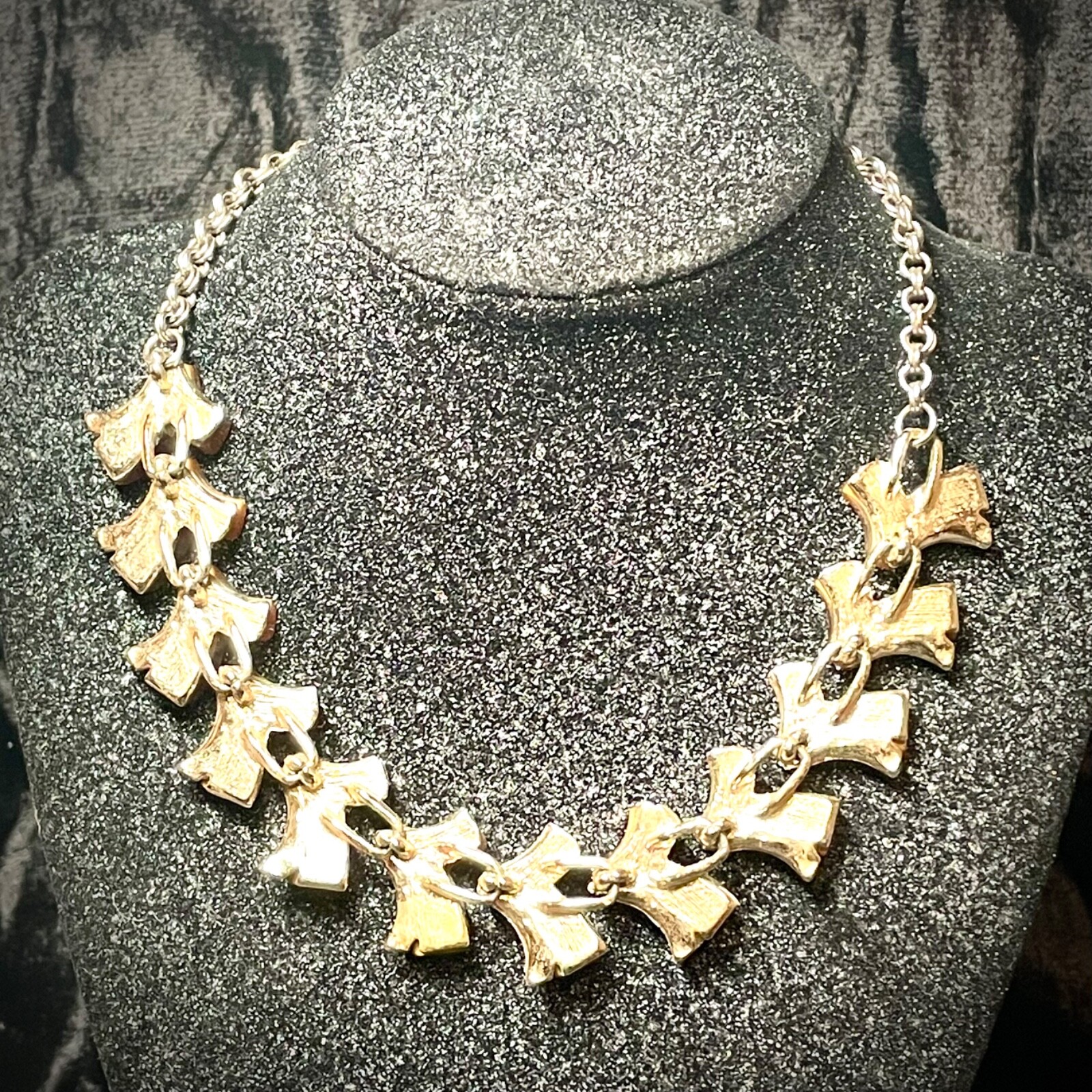 NECKLACE vintage thermoset lucky 7s golden brown silvertone metal hook unsigned