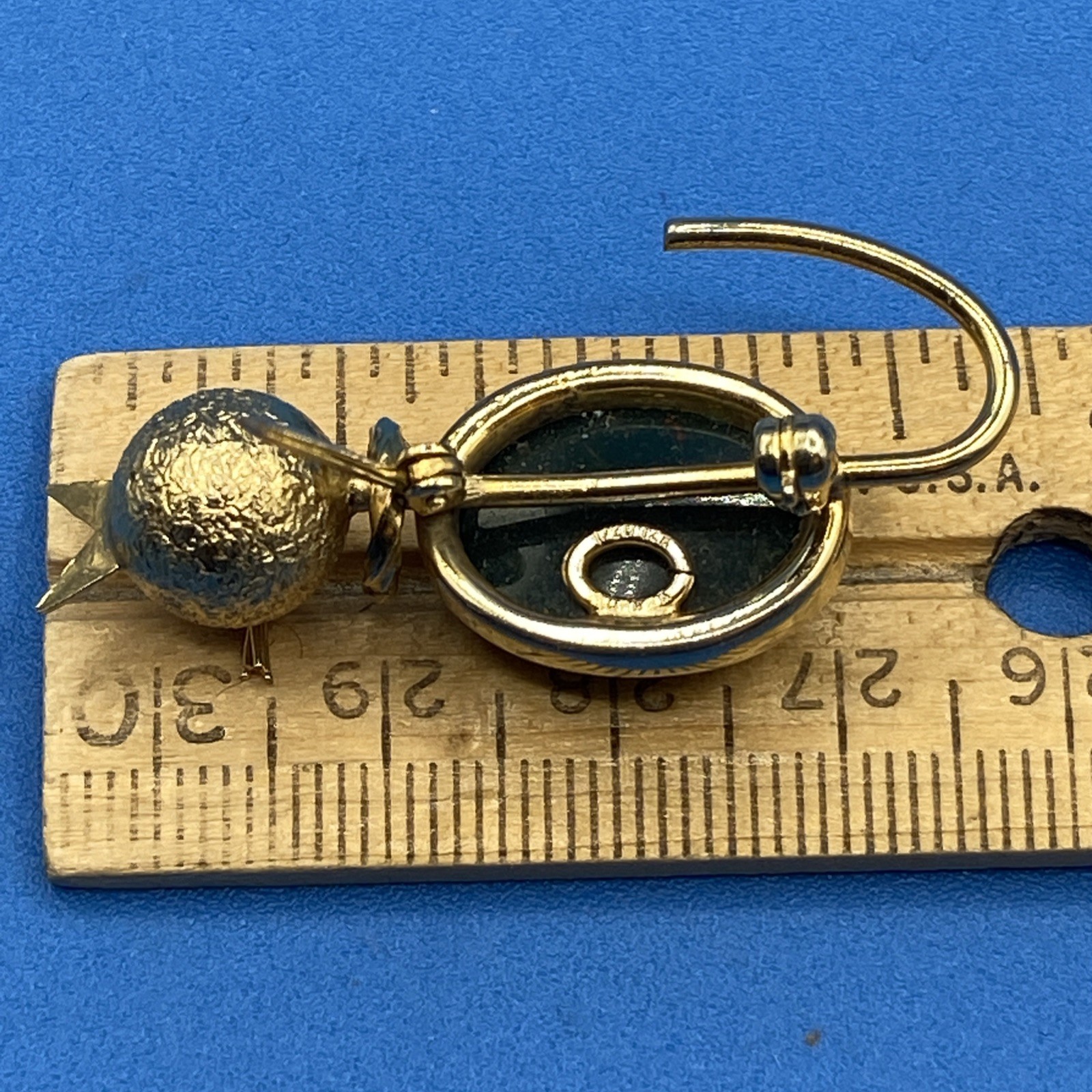 ADMARK signed CAT PIN Brooch vintage Gold Filled semi-precious carved bloodstone