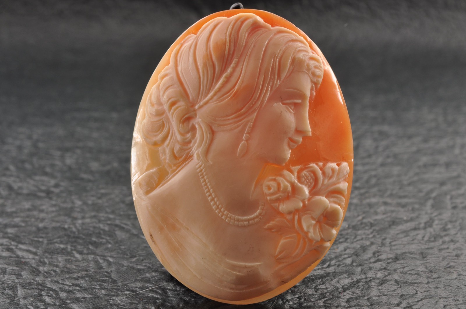 11 items , vintage shell cameo White and brown color (Total 302.0ct) with case.