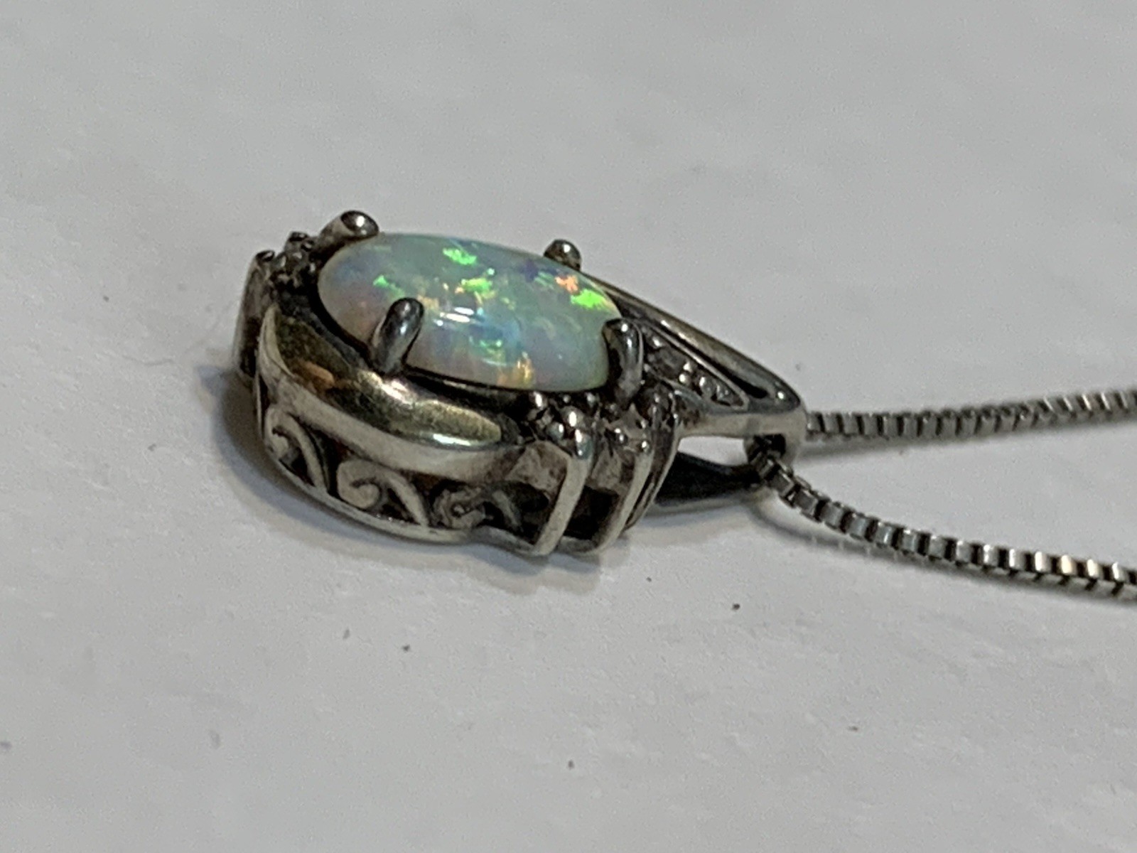 Vtg 10kt Over Sterling Silver Opal Pendent On Box Chain