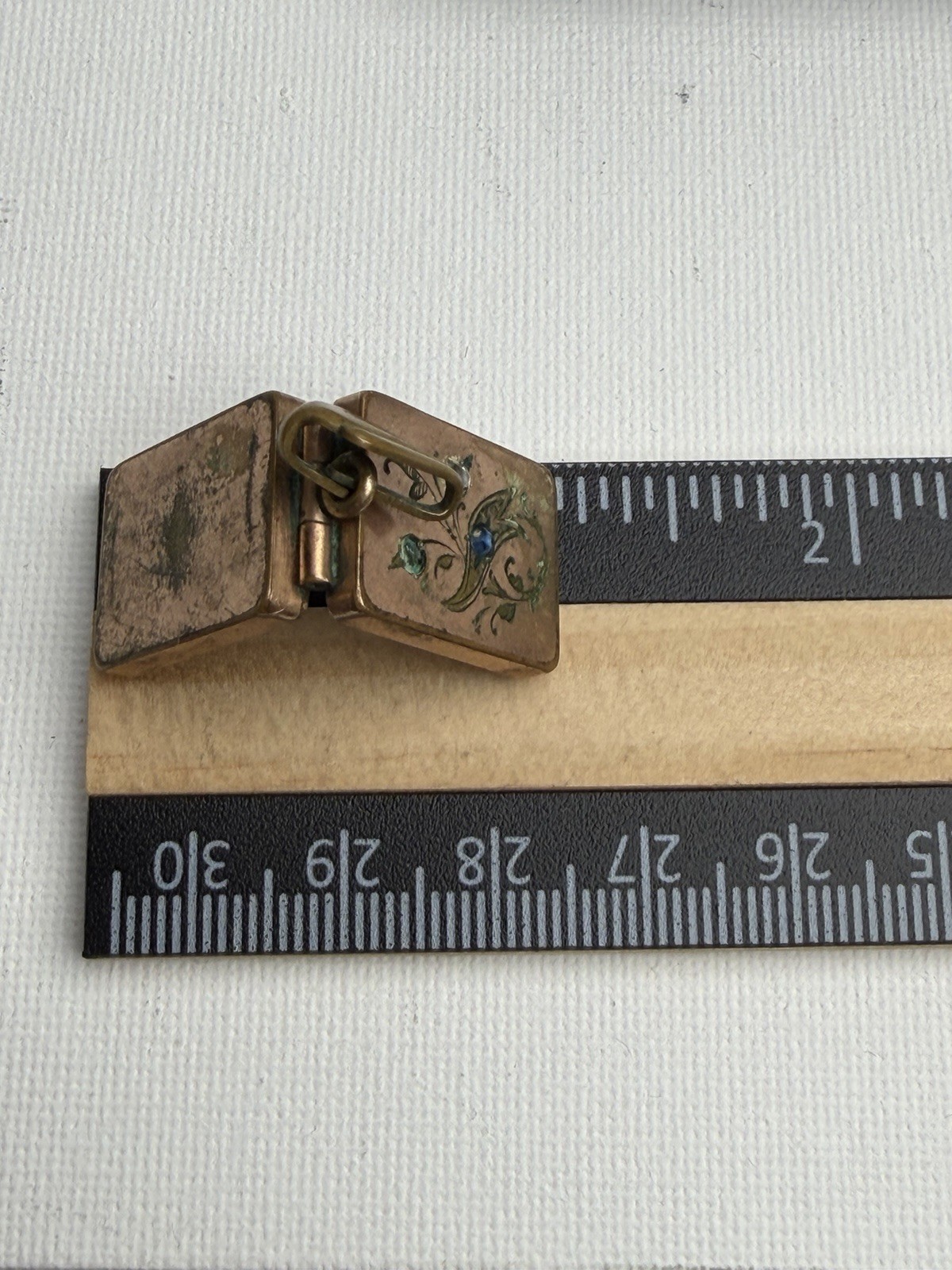 Gold Rolled Squared Victorian Flower Locket