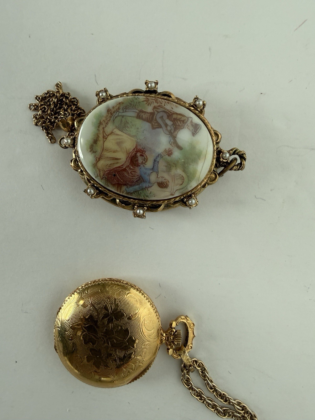 Vintage gold tone jewelry Lot 0f 5