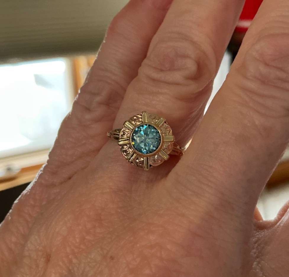 BEAUTIFUL Vintage Art Deco Yellow and Rose gold Blue Zircon Ring size 6.25