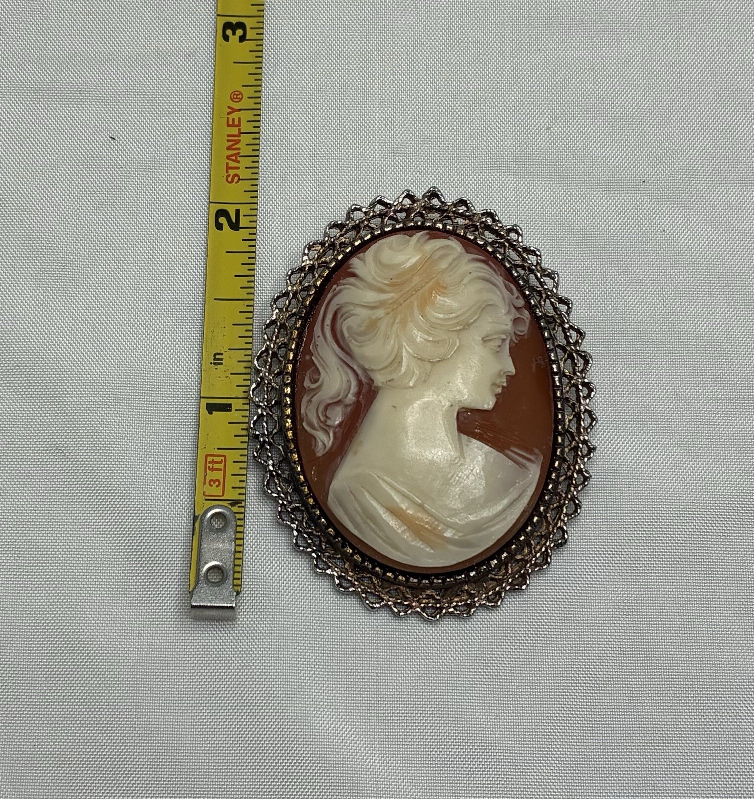 Vintage Goldtone Cameo