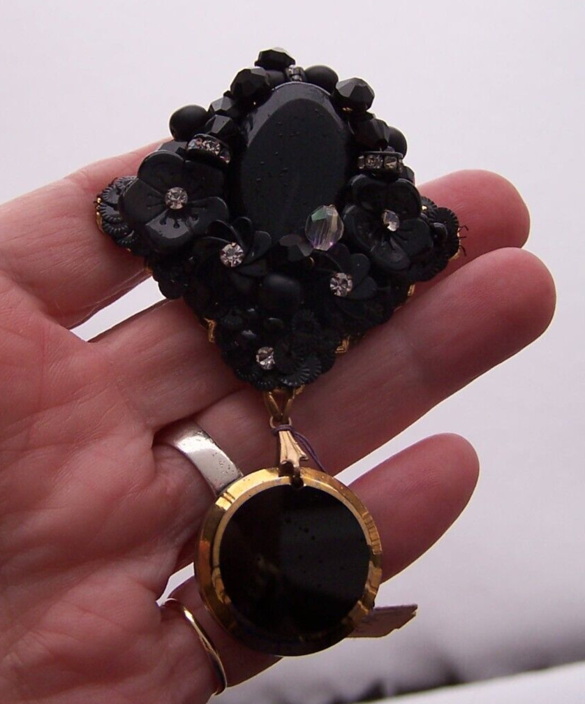 Unsigned Miriam Haskell Pendant/Vtg Black Molded Glass Floral Beads/NOS w Tag