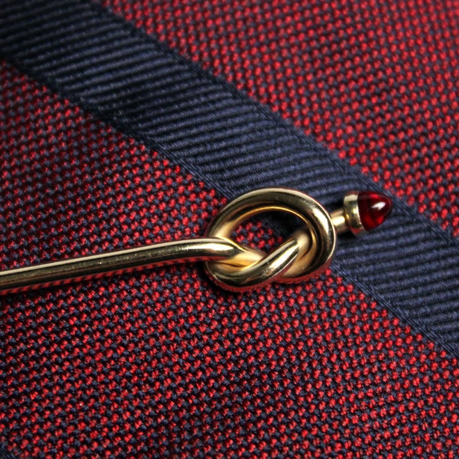 Vintage 1940s (c. 1944) Krementz Rolled Gold Red Glass Cabochon Knot Tie Clip
