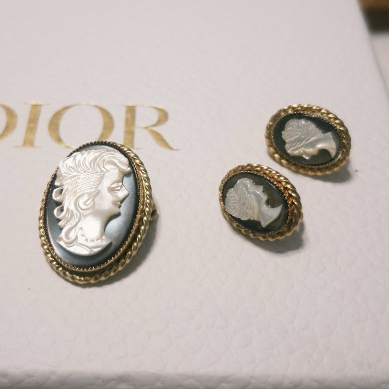 Vintage hand curved cameo set shell one of kind