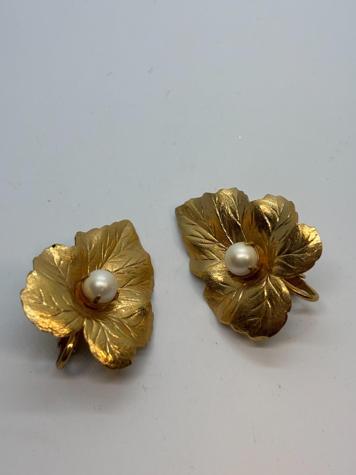 Vintage Earrings Sarah Coventry Stunning Antique Gold Tone Metal Leaves