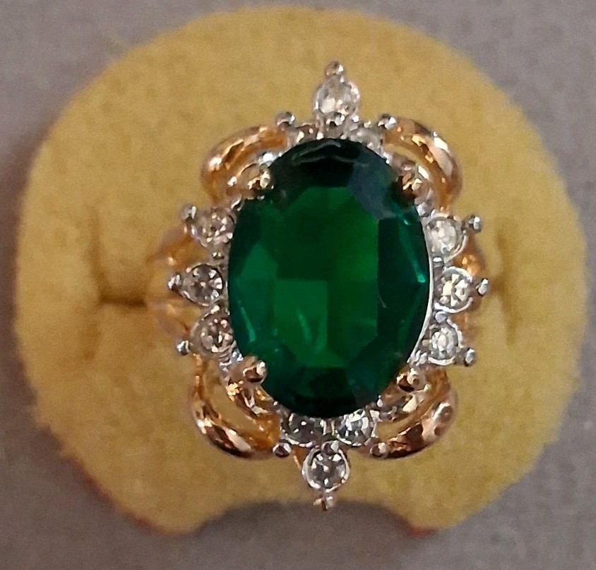 14K gold plated Lind Cubic Zirconia halo green stone vintage ring. SZ 4.5