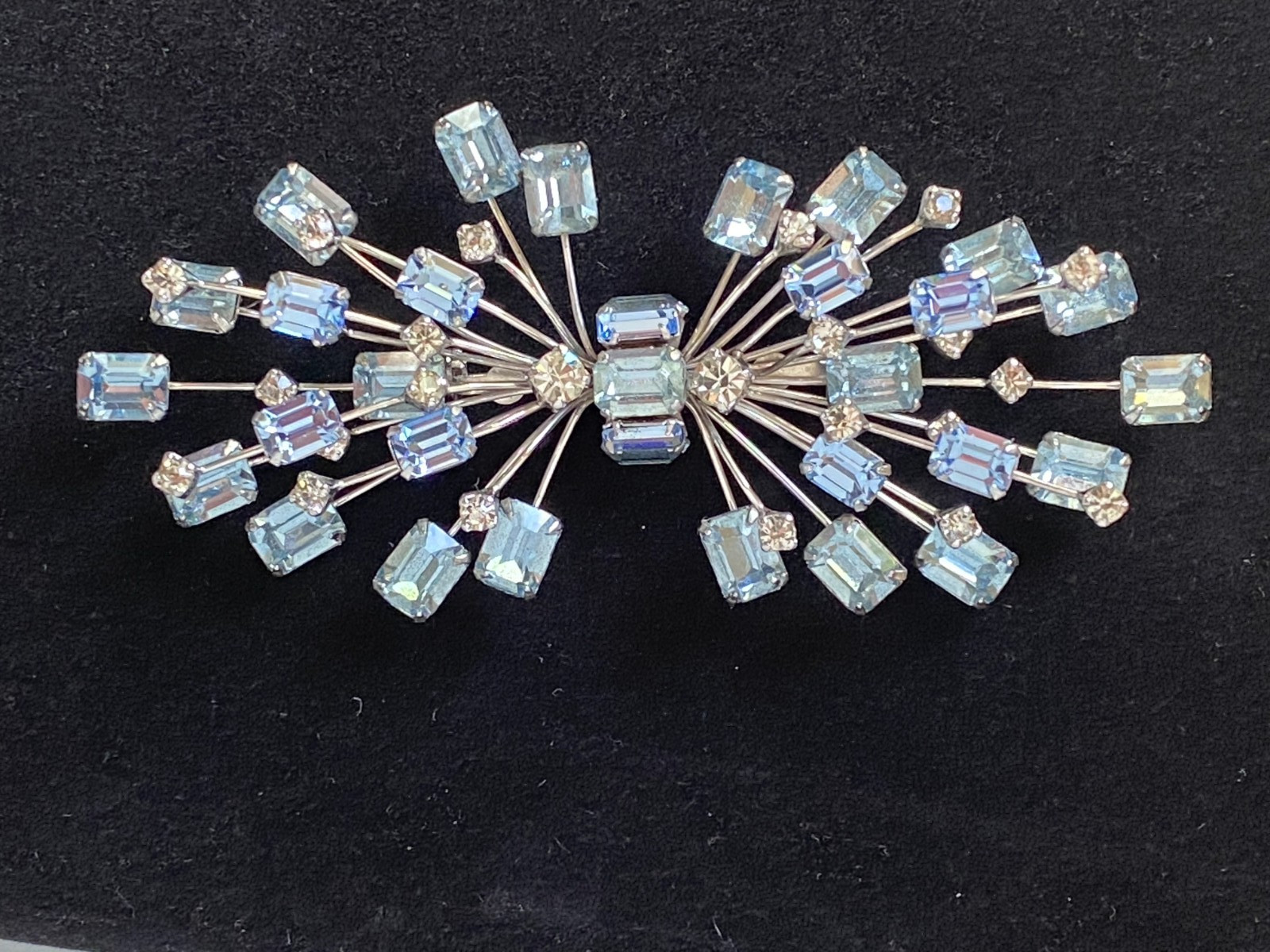 Vintage KRAMER OF NEW YORK Brooch 4″