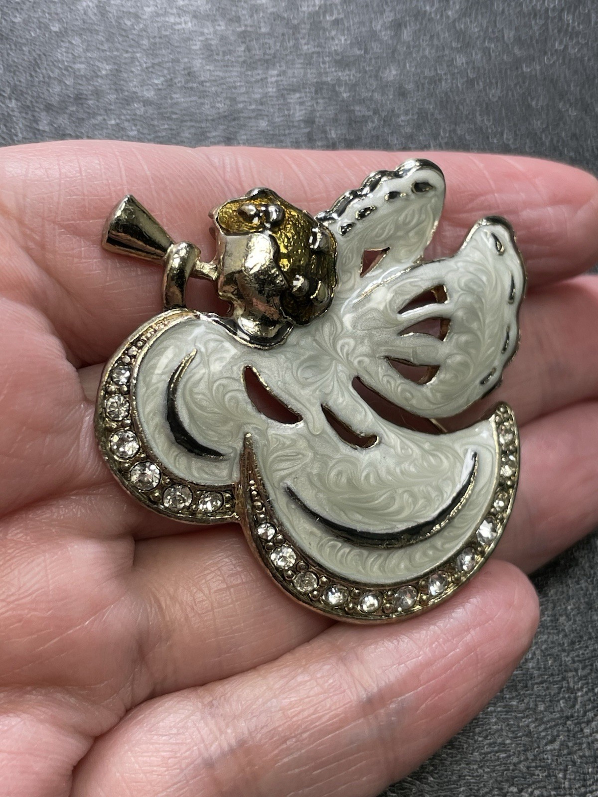 Vintage 1.8” Angel Figural Cream Colored Gold Tone Crystal Rhinestone Brooch Pin