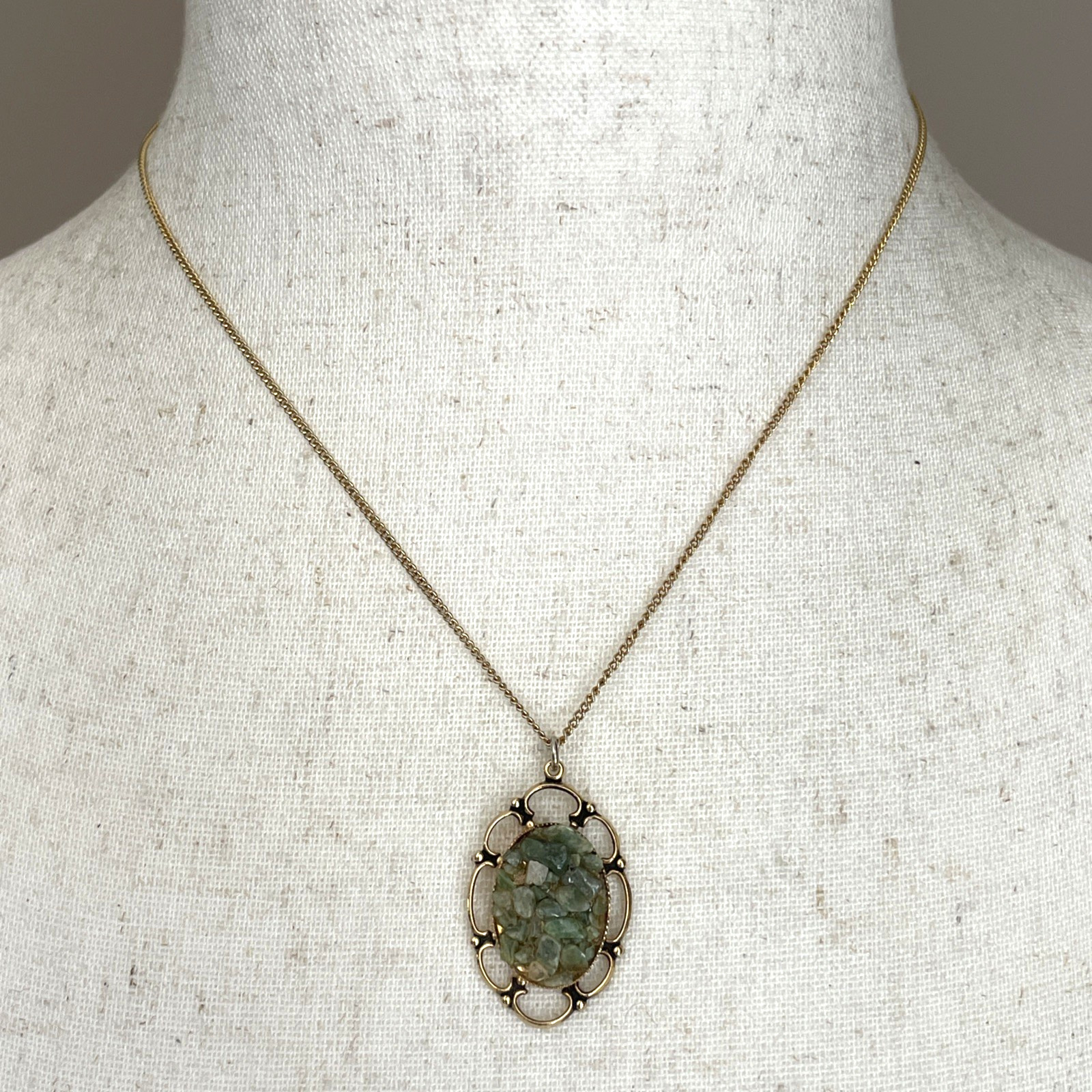Crushed Jade 16″ Necklace Vintage Oval Pendant Necklace Green Cluster Stones