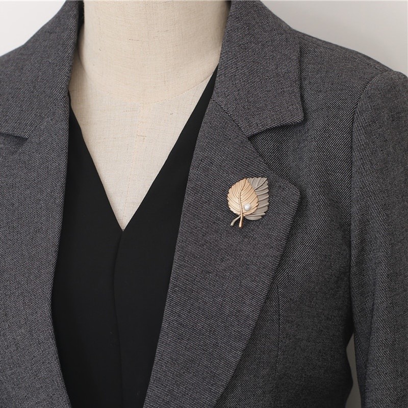 2PCS Simple Metal Leaf Brooch Versatile Unisex Pin Ideal As An Office Accessory