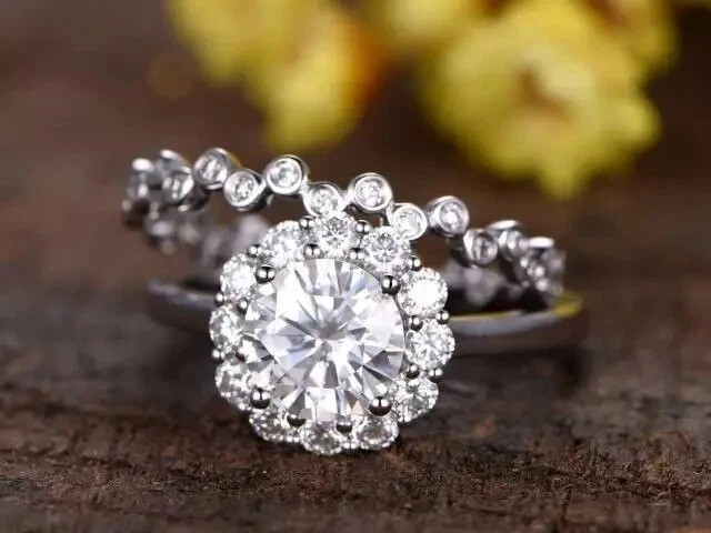 1.10Ct Round Cut lab Created Diamond Halo 14K White Gold FN Engagement Ring Set