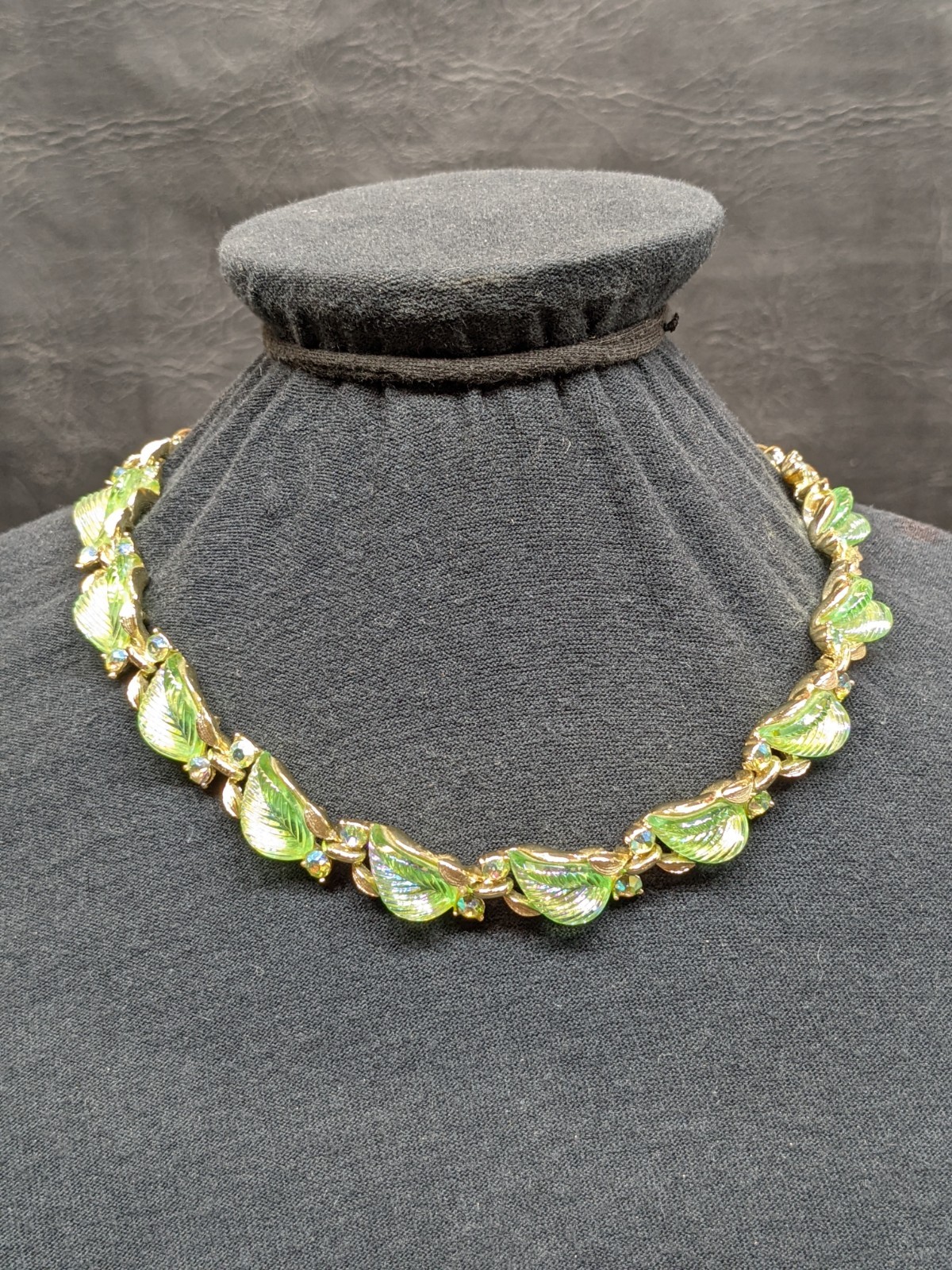 Vintage Lisner Green Necklace Iridescent Leaf Gold Tone AB Rhinestone Signed 16″