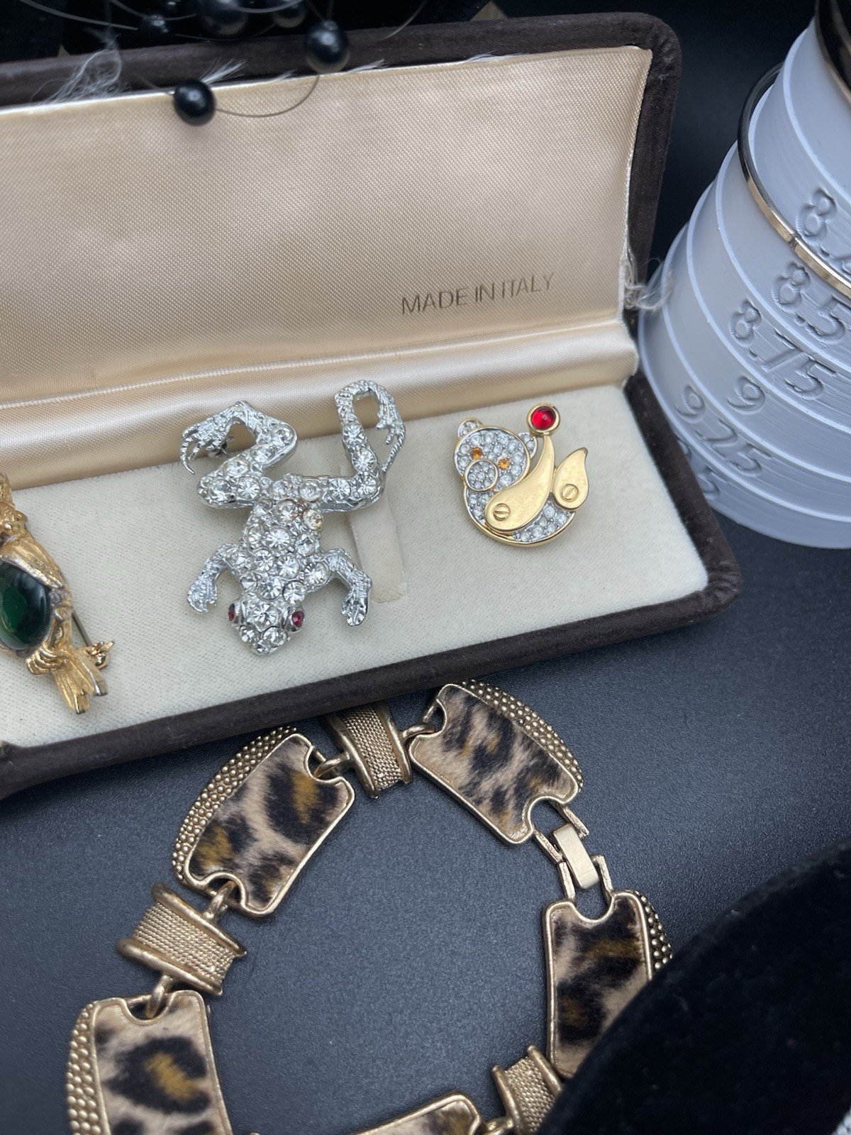 🔥ViNTage To MoD Jewelry Lot-22 Monet Joan Rivers Jewelmint Brooch Necklace Etc