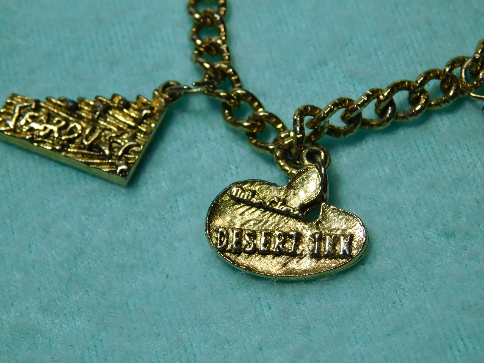 Vintage 7 1/4″ Las Vegas Casinos Charm Bracelet in Very Good Condition