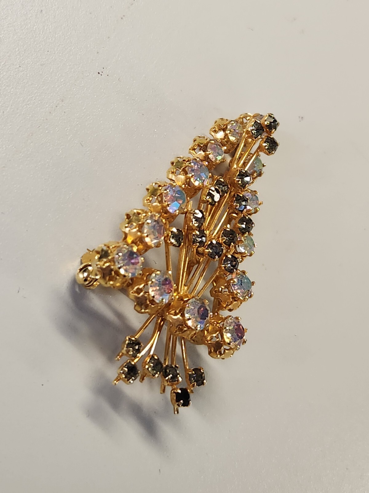 GREY & CRYSTAL AURORA BOREALIS RHINESTONE SPRAY BROOCH SPARKLING GOLDTONE FINISH