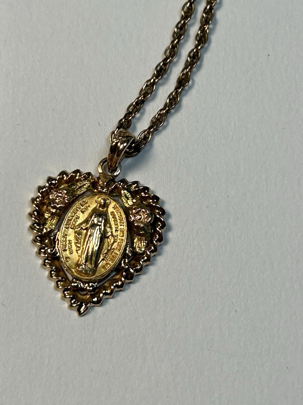 Vintage 12kt Gold Filled Miraculous Mary In Heart Pendant Necklace Nibless Clasp
