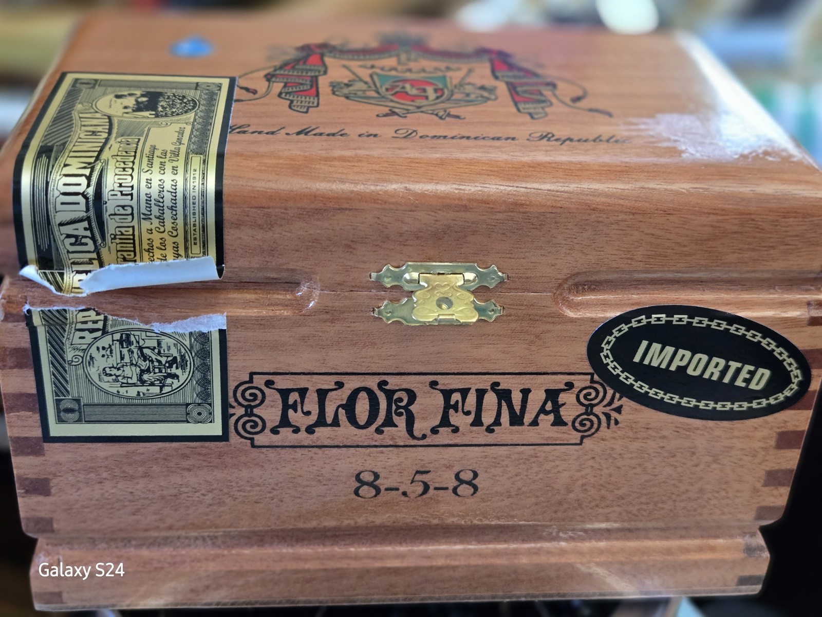 Mystery Jewelry Lot In A Vintage Cigar Box. VNG To Now.