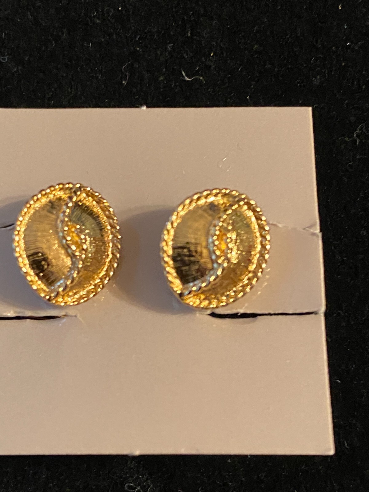 AVON VINTAGE 1984 TEXTURED KNOT CLIP EARRINGS NIB