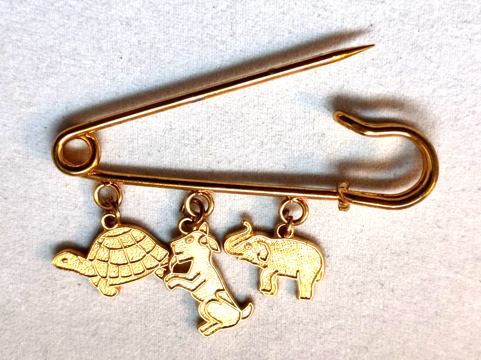 Vintage Gold Tone Brooch w/ Dangle Animal Charms Turtle Goat Elephant Good Cond.