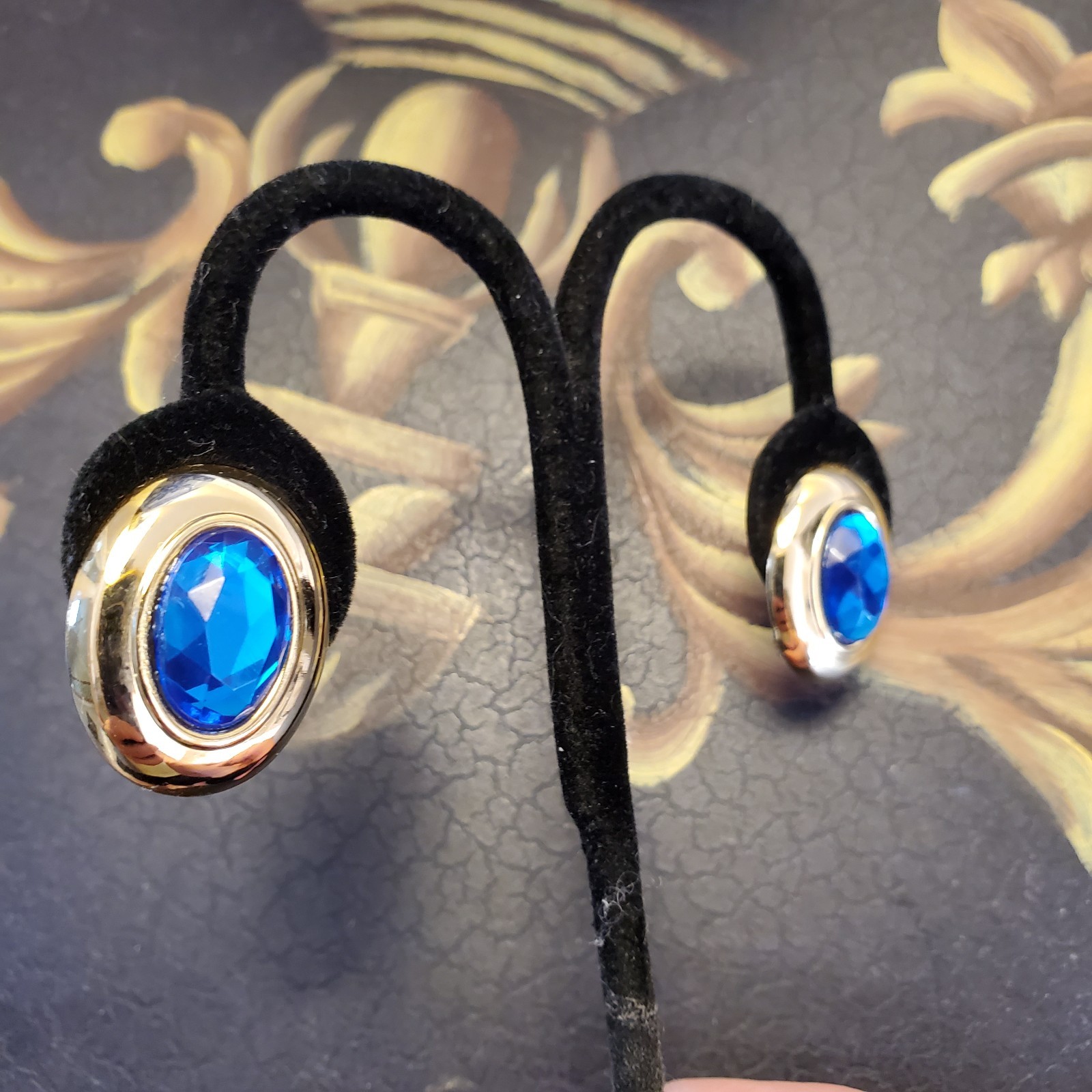 Clip On Earrings Faceted Blue Stone Designer VTG Gold Tone Lightweight with Pads