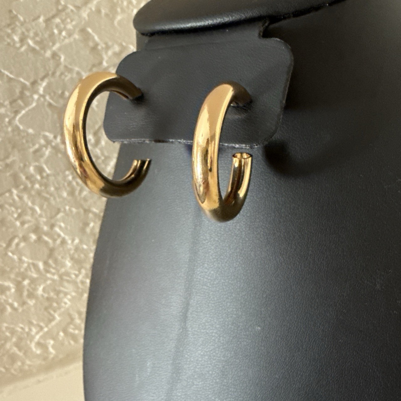 Vintage Tube Hoop Earrings Gold Tone Pierced Ears Lightweight Classic Style 1”
