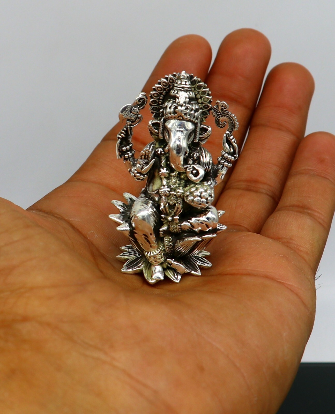 925 sterling silver Gorgeous Lord Ganesha statue, figurine, puja article su213