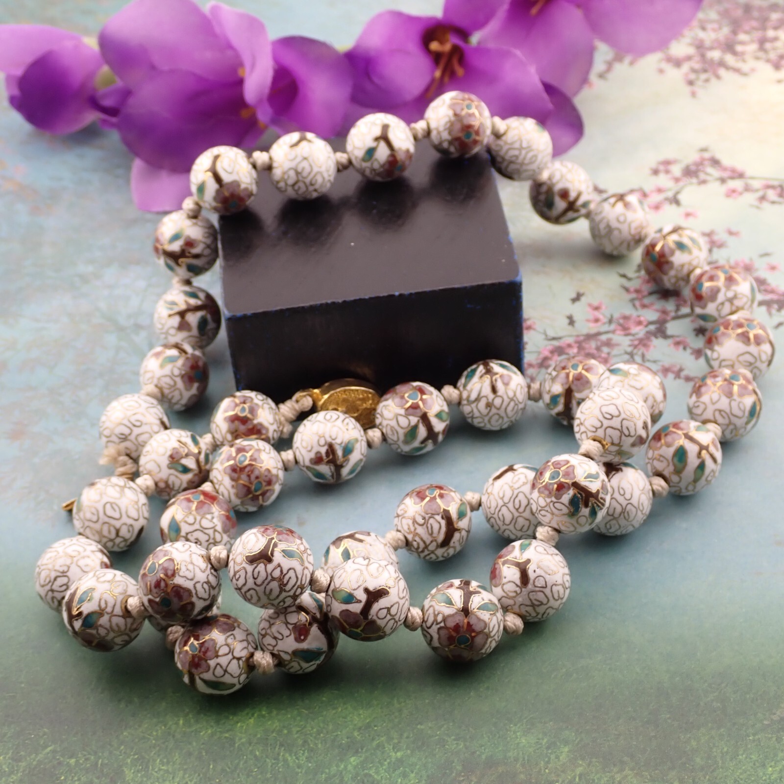 VTG Chinese Export 12mm White Knotted Maroon Plum Flower Cloisonne 25″ Necklace