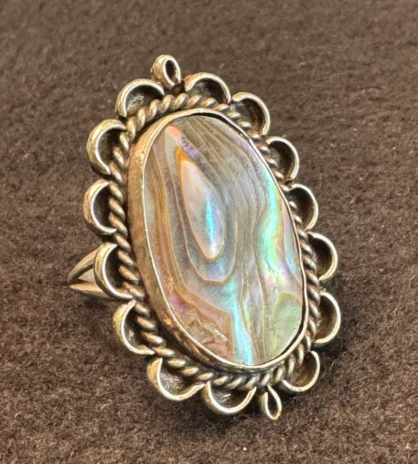 Stunning Vintage Estate Silver Abalone Oval Statement Ring Scalloped Size 7.75