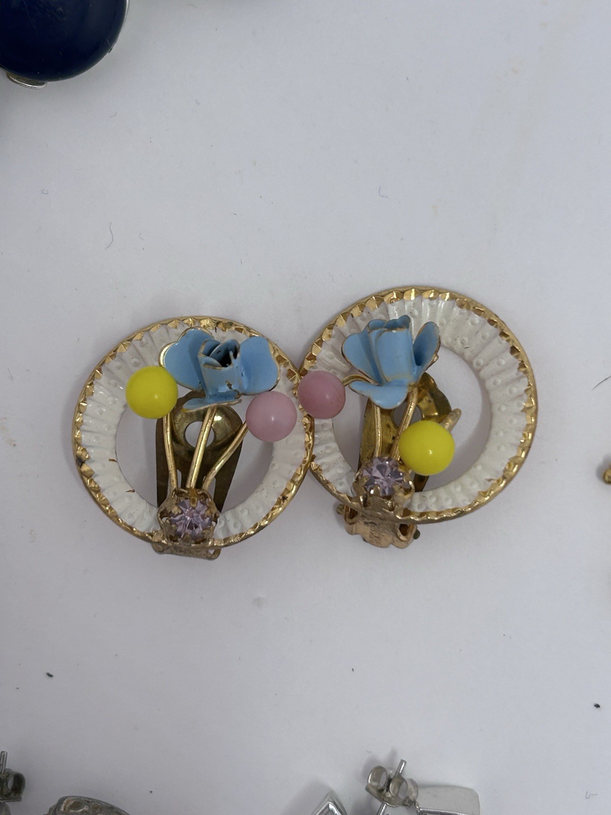 Vtg Modern Estate & Costume Jewelry Lot Mixed Materials Some Mismatch 63 Pc